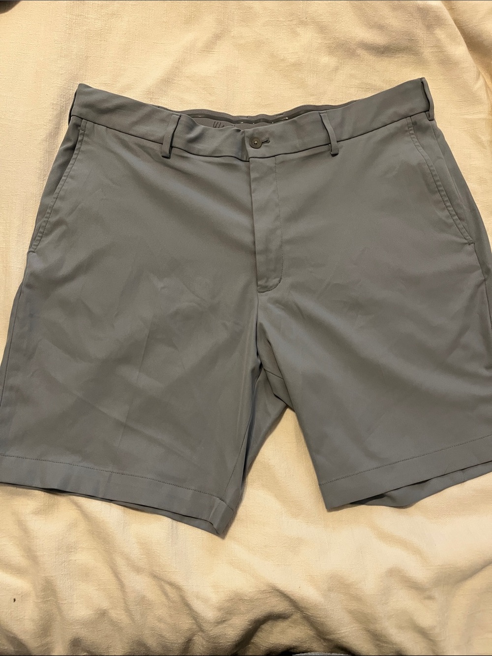 Men’s Walter Hagen Light Gray Flat Front Chino Shorts